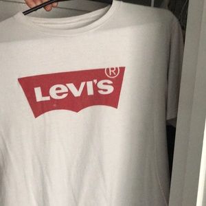 Levi’s tshirt